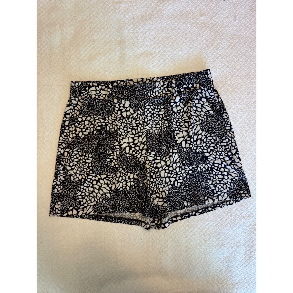Ann Taylor Loft The 4 1/2 Short Black White Abstract Leopard Print Size Medium